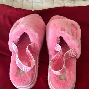 Uggs - Pink platform sandal